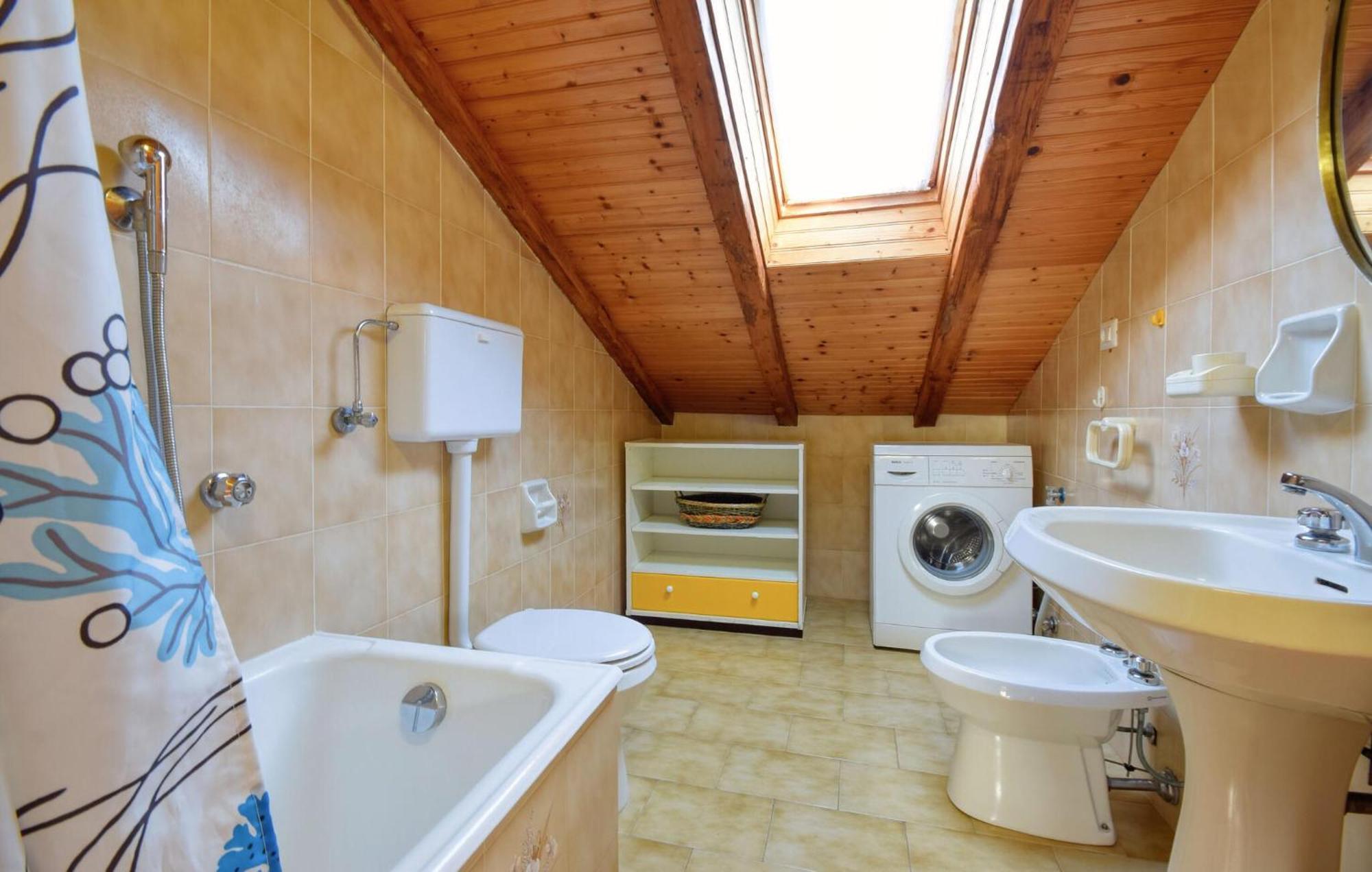 2 Bedroom Stunning Apartment In Moneglia Ngoại thất bức ảnh